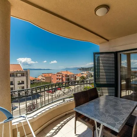 Villa Tucepi Beach *