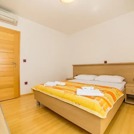 Villa Tucepi Beach Apartment Tucepi