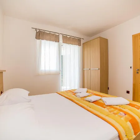 Villa Tucepi Beach Апартаменты *