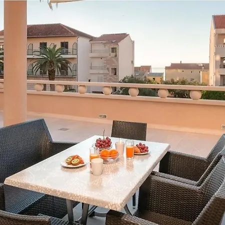 Villa Tucepi Beach Апартаменты *