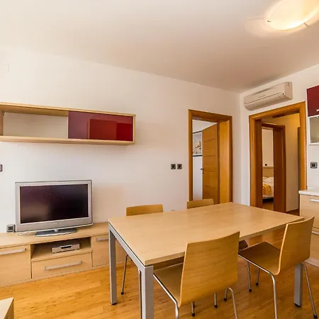 Апартаменты Villa Tucepi Beach *