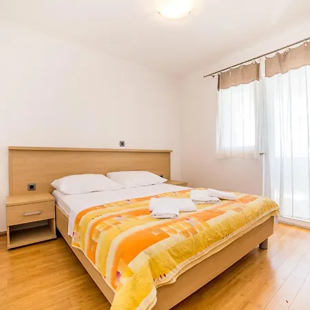 Villa Tucepi Beach *