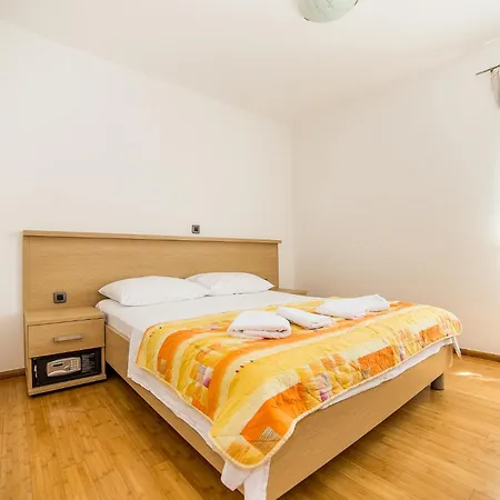 Villa Tucepi Beach Apartment *