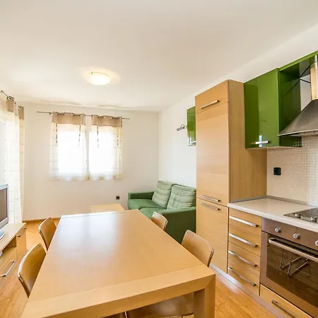 Villa Tucepi Beach Тучепи