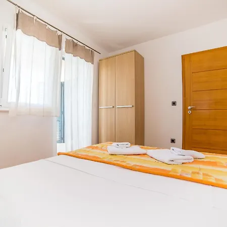 Villa Tucepi Beach Apartment *