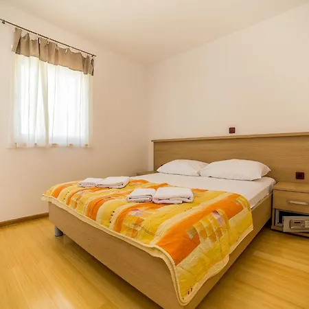 Villa Tucepi Beach *