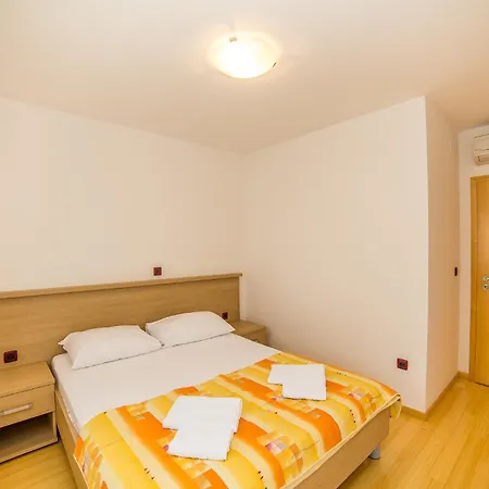 Villa Tucepi Beach Apartment *