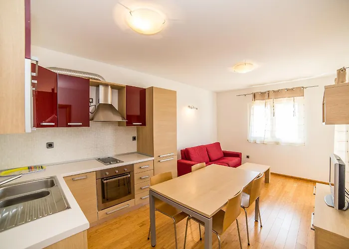 Villa Tucepi Beach * 图彻皮