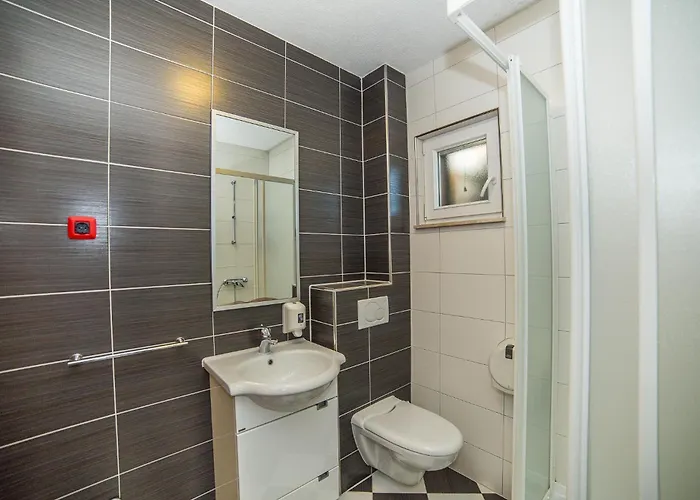 Villa Tucepi Beach * 图彻皮