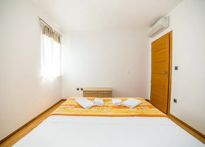 Villa Tucepi Beach * 图彻皮