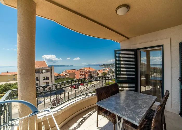 Villa Tucepi Beach *